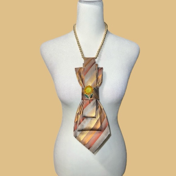 Elegant Gold And Orange Necklace